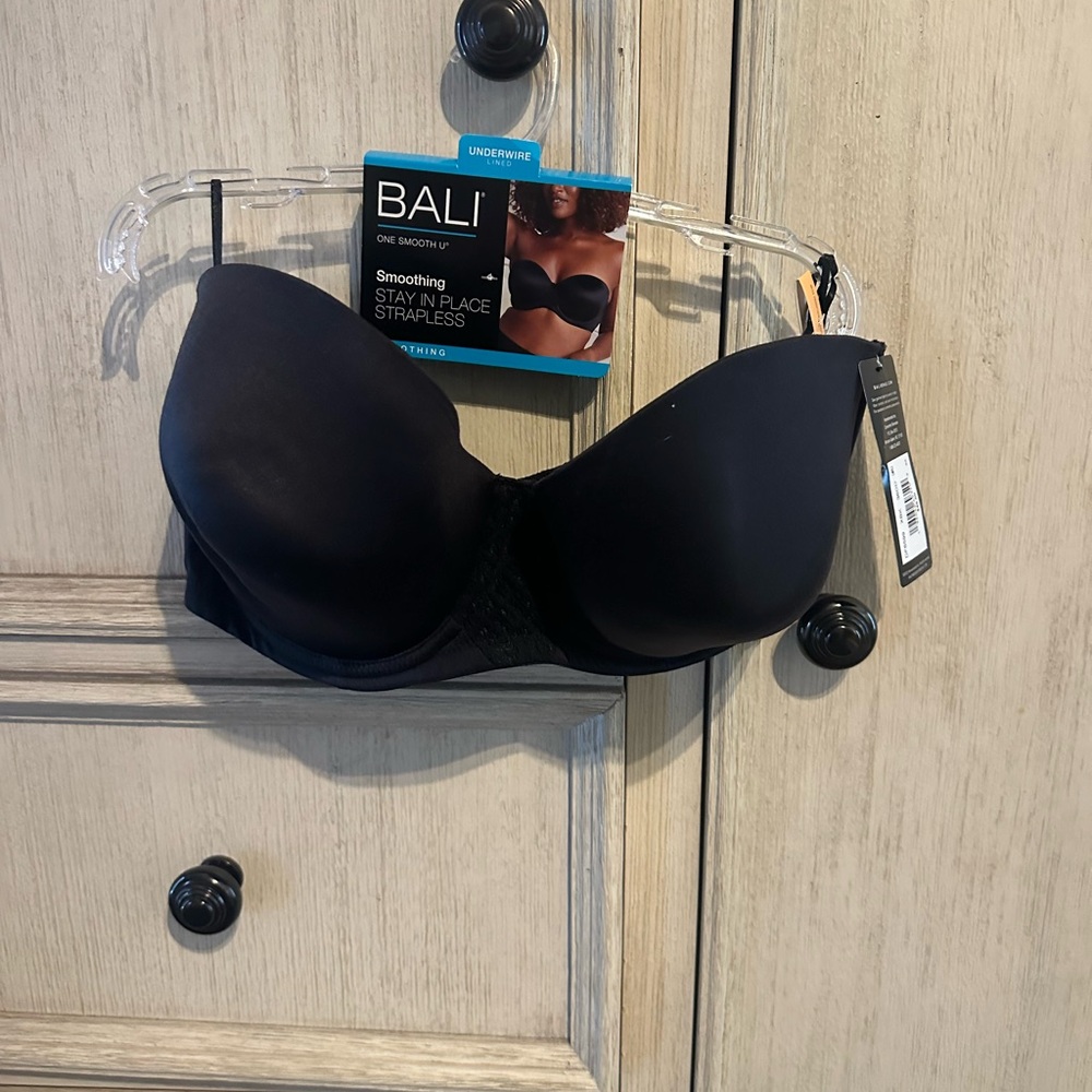Bali Women's Elegant Black Strapless Bra